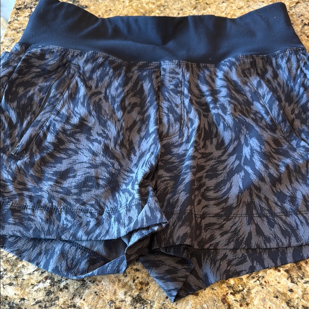 Athleta Trekkie North Printed Blue Athletic Shorts Moisture-Wicking Performance
